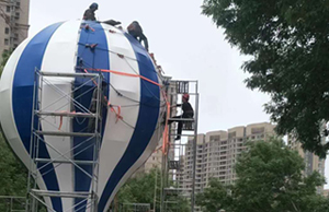 热气球<p>天津某广场，热气球制作使用了宁波汇聚彩色膜材</p>